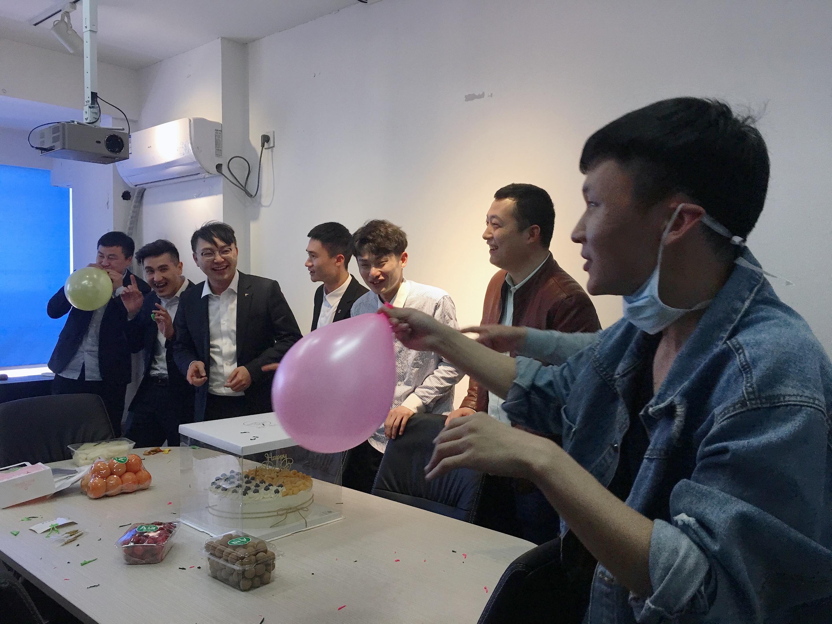 申通商标生日会1